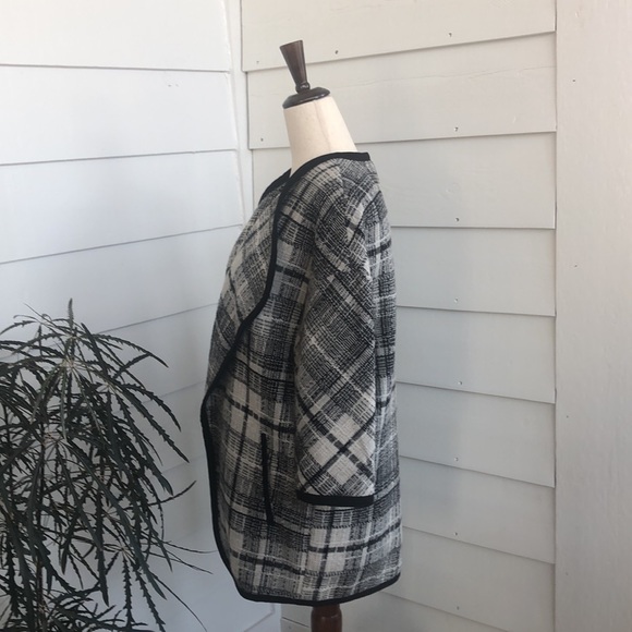 Cynthia Rowley stylish plaid jacket 3/4 sleeve black piping, pockets, great fun - Picture 2 of 7